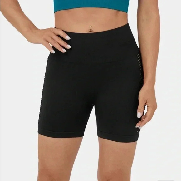 Halara Seamless Flow High Waisted Cut Out Ruched Yoga Biker Shorts - Medium - Picture 1 of 10